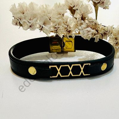 دستبند طرح لوزی با بند چرم