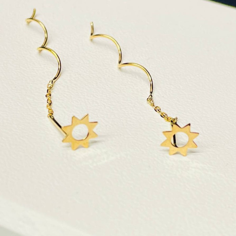 گوشواره پیچی طلا طرح خورشید